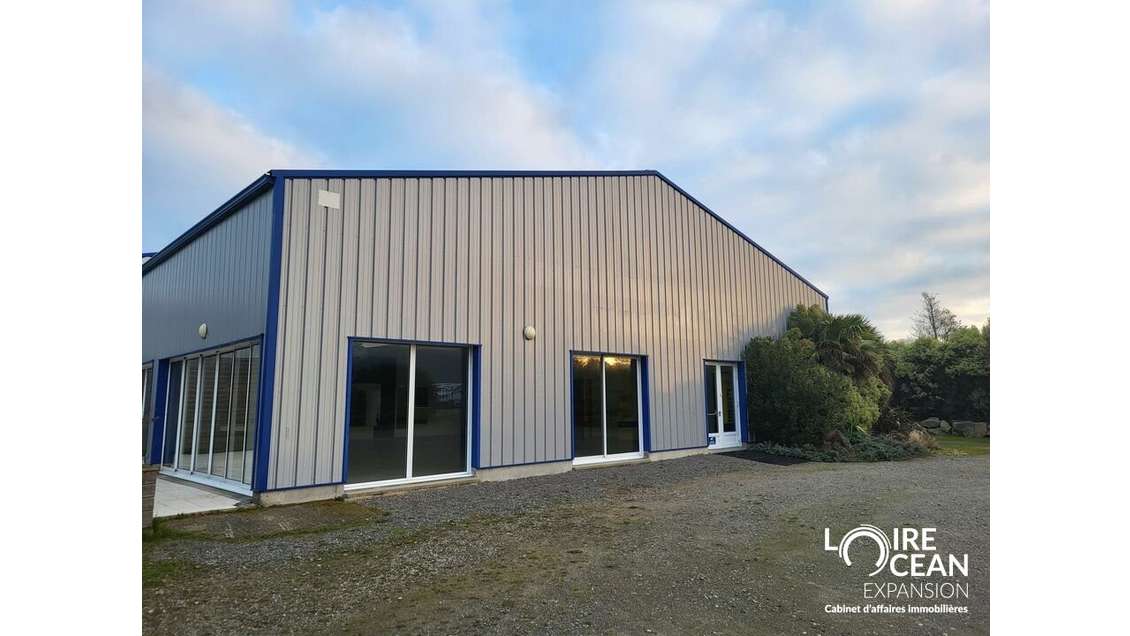 Vente local 220m² en ZA à Saint-Michel-Chef-Chef