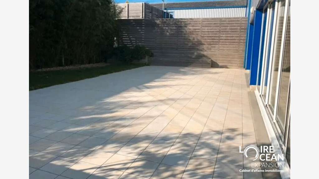 Vente local 220m² en ZA à Saint-Michel-Chef-Chef