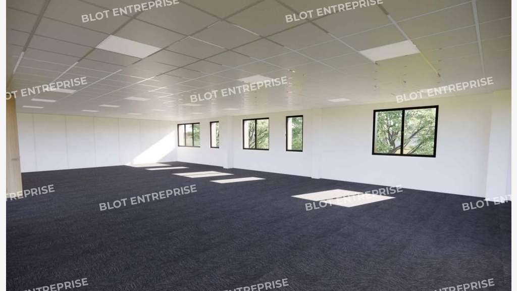 A vendre à louer locaux 443m² zone de Brais