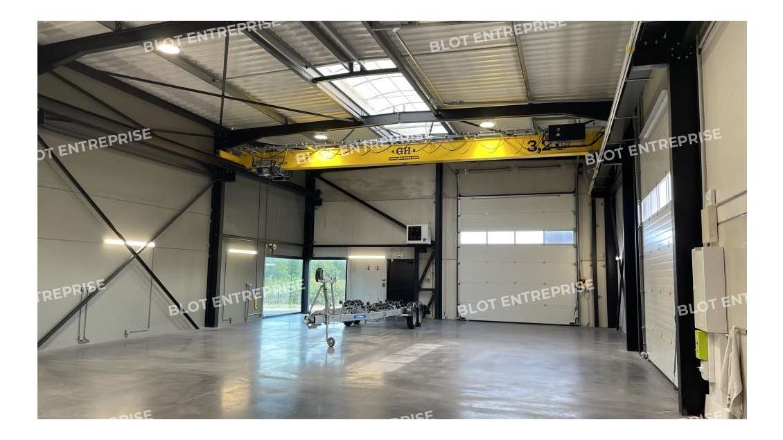 À VENDRE - LOCAUX D'ACTIVITÉS - 536 M² - SAINT NA