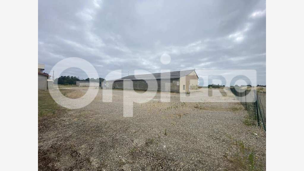 A vendre entrepôt 600m² Saint-Nicolas-de-la-Grave