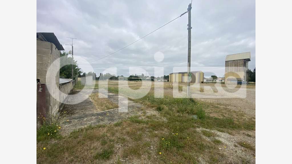A vendre entrepôt 600m² Saint-Nicolas-de-la-Grave