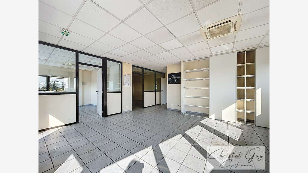 Local/bureau/Entrepôt à vendre SAINT PATERNE R