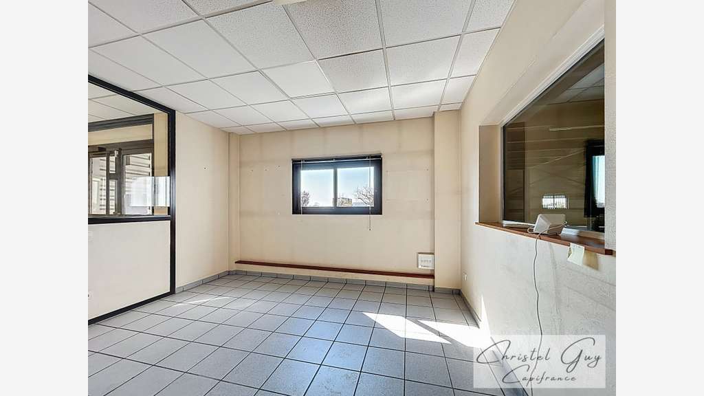 Local/bureau/Entrepôt à vendre SAINT PATERNE R