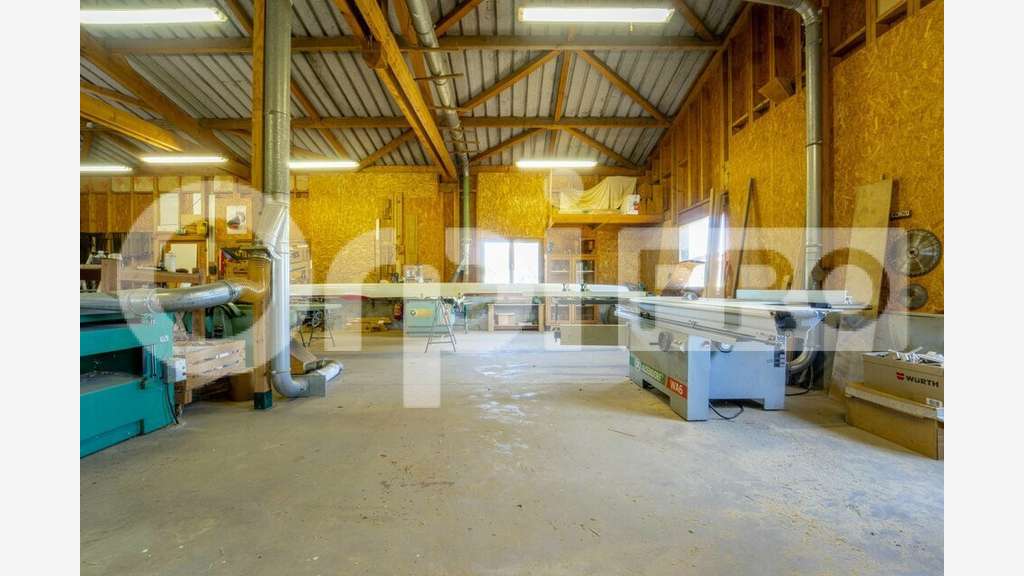 Bien mixte 166m² que 2280m² à vendre dans le 40
