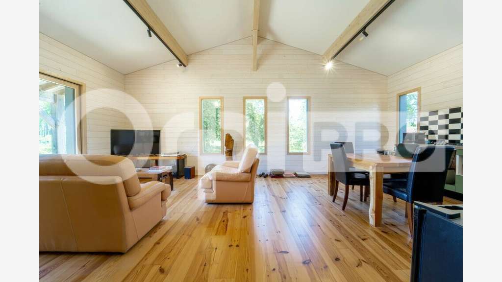 Bien mixte 166m² que 2280m² à vendre dans le 40