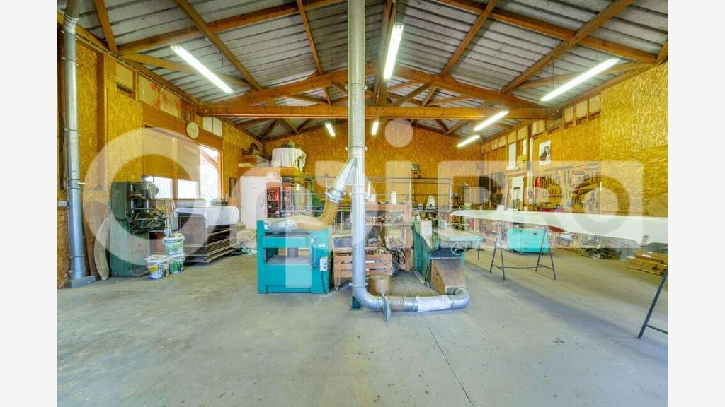 Bien mixte 166m² que 2280m² à vendre dans le 40