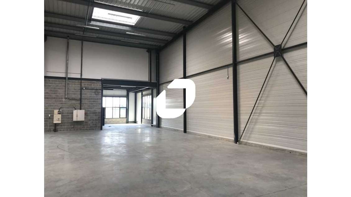 Au coeur du Carré Sénart, à proximité du golf de G