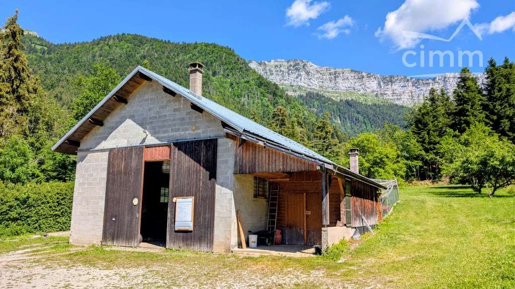 AV bâtiment artisanal 142m² St-Pierre-d'Entremont