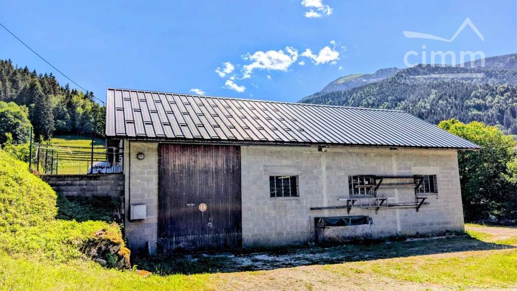 AV bâtiment artisanal 142m² St-Pierre-d'Entremont