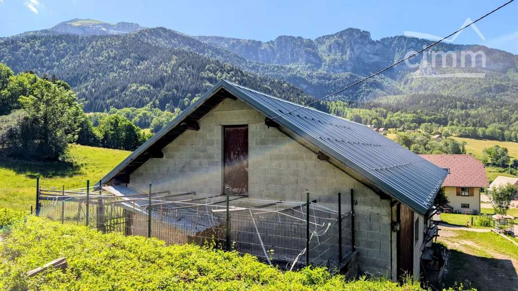AV bâtiment artisanal 142m² St-Pierre-d'Entremont