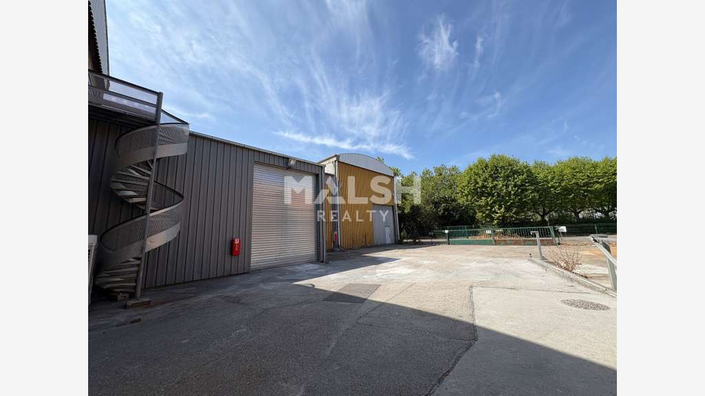 Local d'activités indépendant de 2 848 m² équipé d