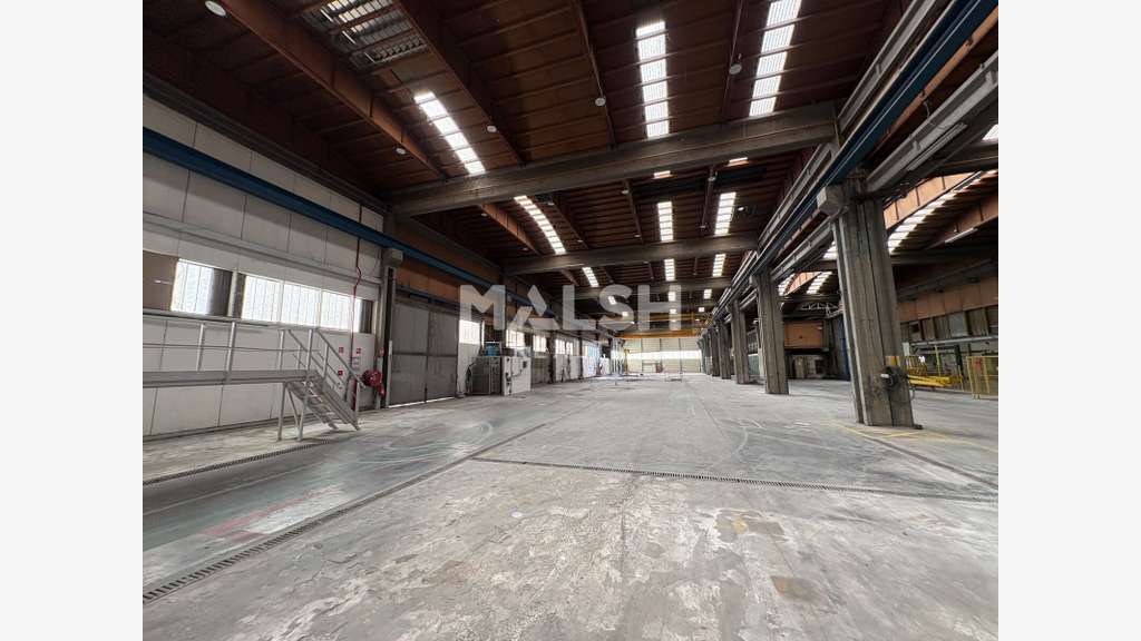 Local d'activités indépendant de 2 848 m² équipé d