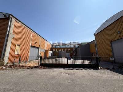 Local d'activités indépendant de 2 848 m² équipé d