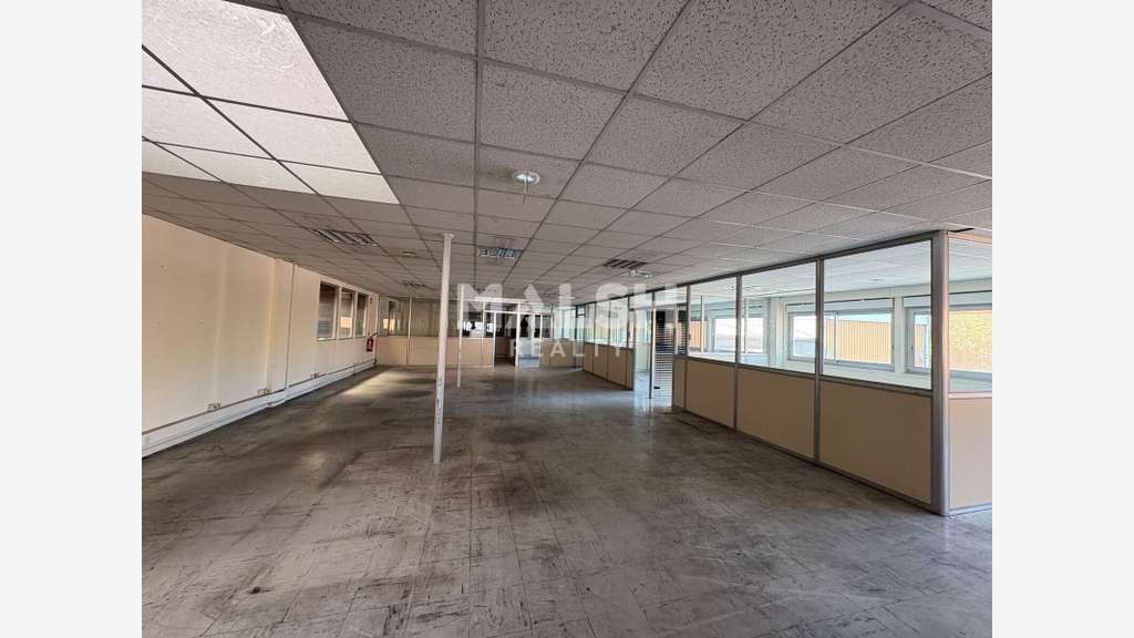 Local d'activités indépendant de 2 848 m² équipé d