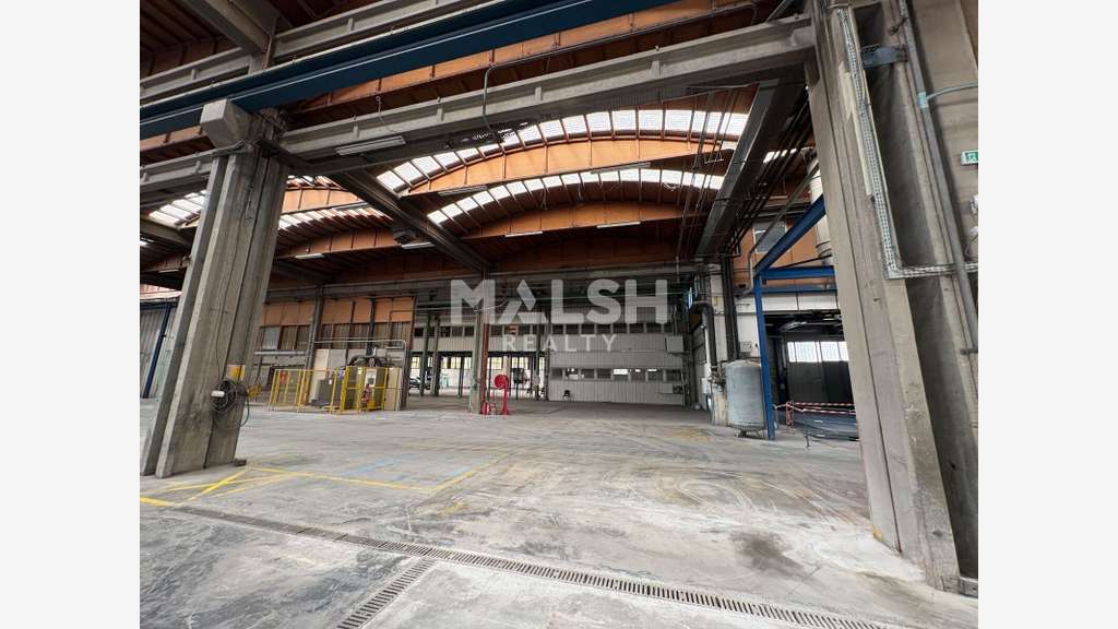 Local d'activités indépendant de 2 848 m² équipé d