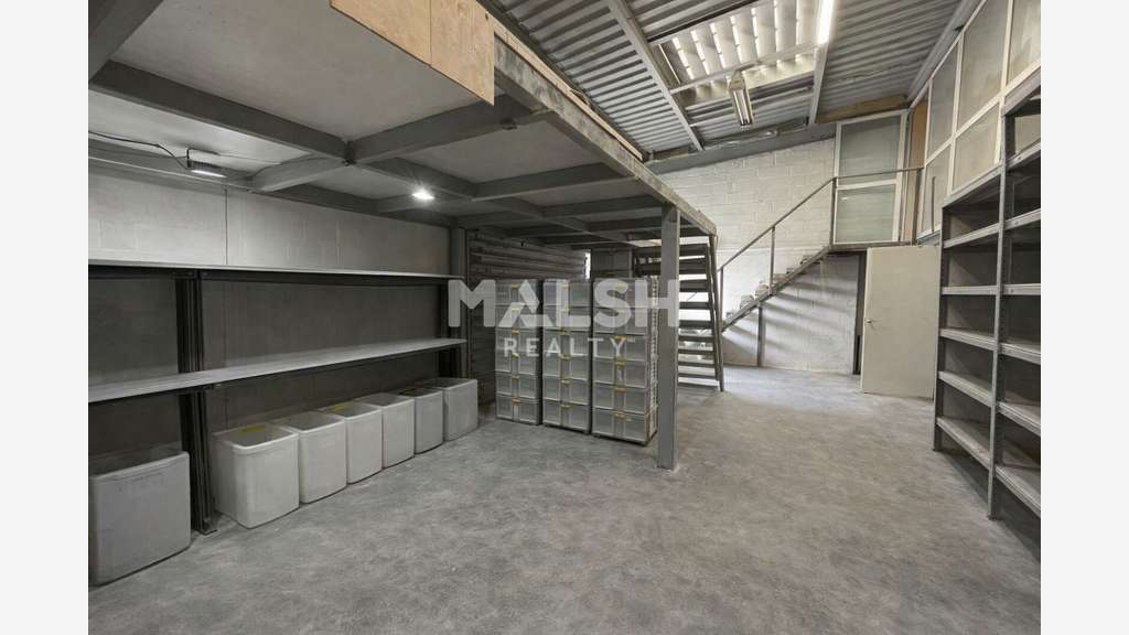 Local 160m² à vendre à St Priest ZA la Palombière