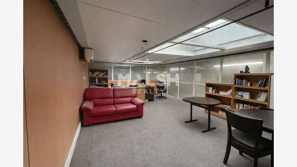 Local 160m² à vendre à St Priest ZA la Palombière