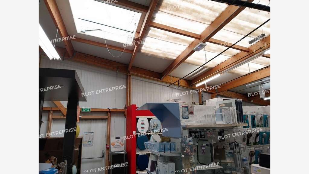 A vendre local 1000m² à Saint-Quay-Portrieux