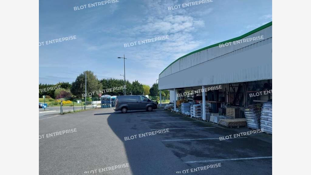 A vendre local 1000m² à Saint-Quay-Portrieux