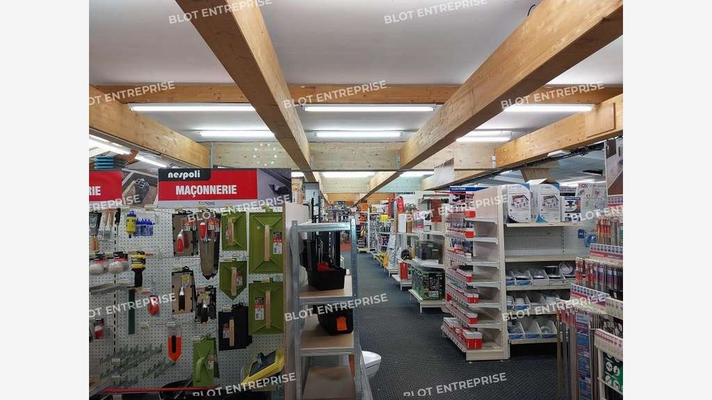A vendre local 1000m² à Saint-Quay-Portrieux