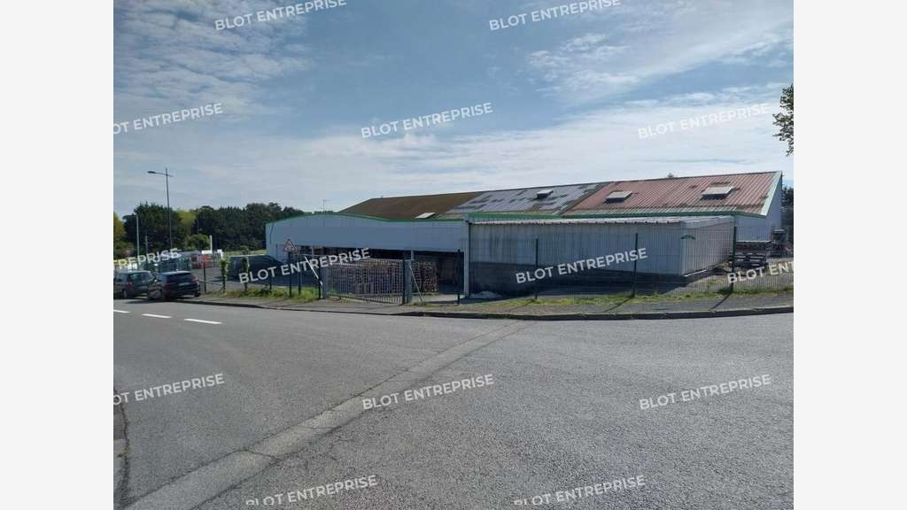 A vendre local 1000m² à Saint-Quay-Portrieux