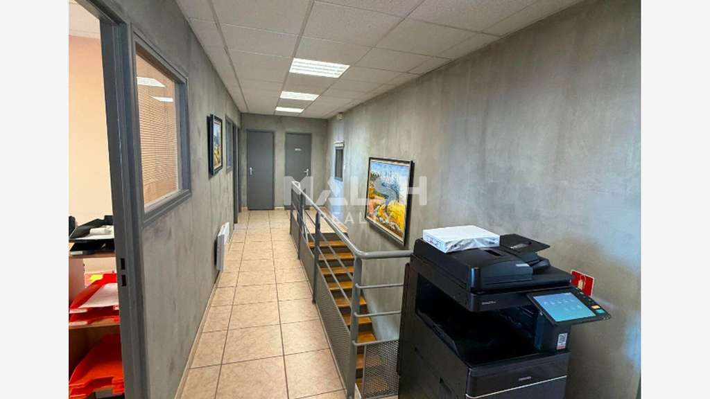 Bâtiment d'activités 1250m² à St-Quentin-Fallavier