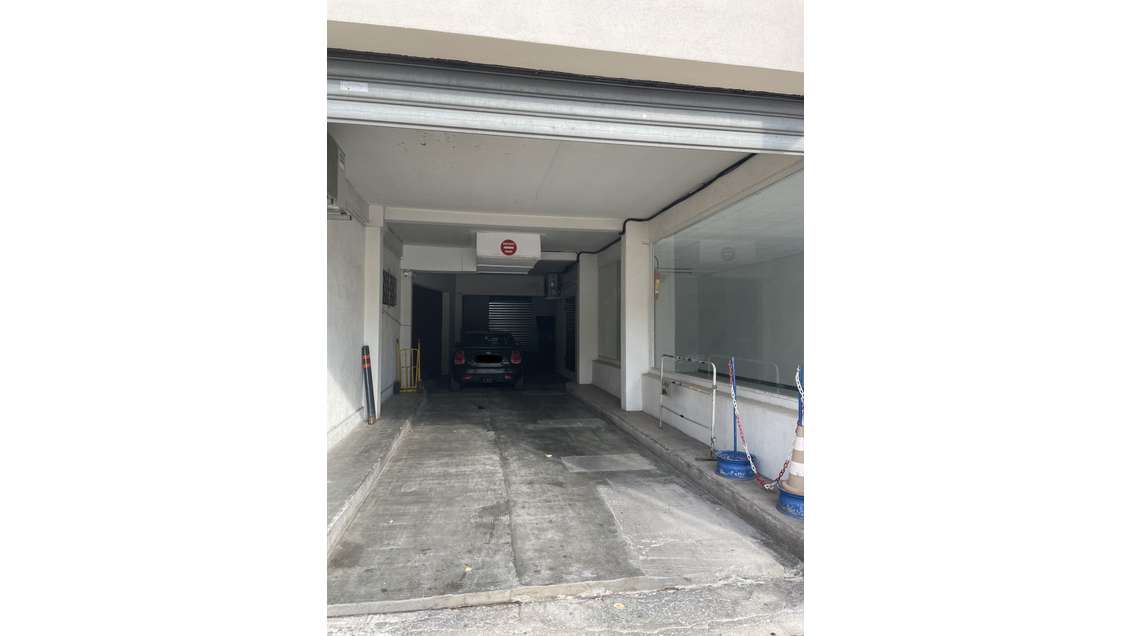Saint Raphael Garage, entrepot en centre ville
