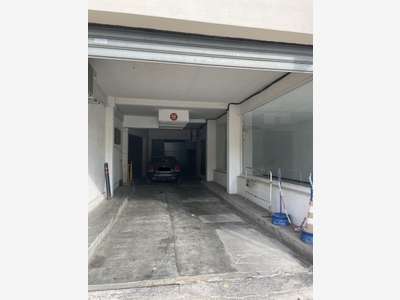Garage entrepôt en centre ville Saint Raphaël