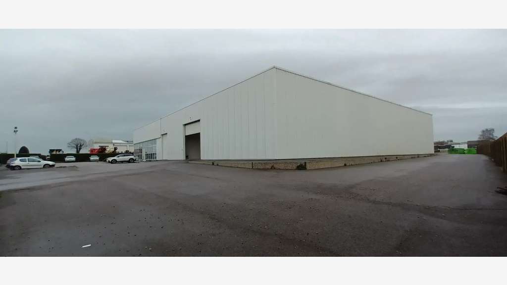 À vendre local 2607m² à Saint-Romain-de-Colbosc