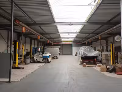 À vendre – Local d'activités de 2 607 m² à Saint