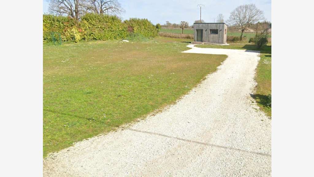 Chalet autonome 20m² sur terrain 1227m² St-Simeux