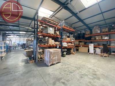 Entrepôt à vendre 250m² à Saint-Sulpice la Pointe