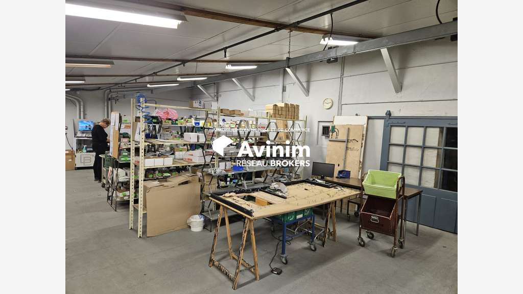 Vente locaux d'activités 2720m² à Saint-Trivier