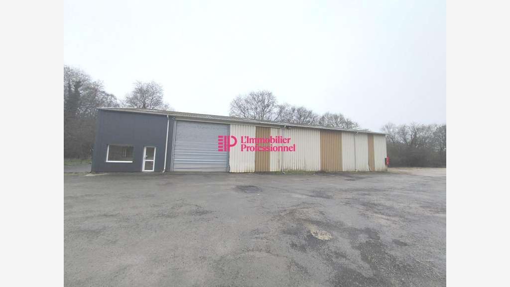 Vente local d'activité de 458m² en ZA à Saint Yvi