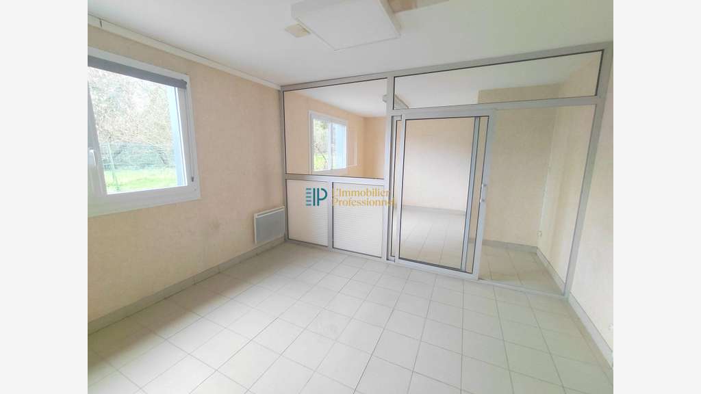 Vente local d'activité de 458m² en ZA à Saint Yvi