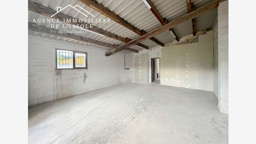 A vendre hangar 72m² à Sainte-Anastasie-sur-Issole