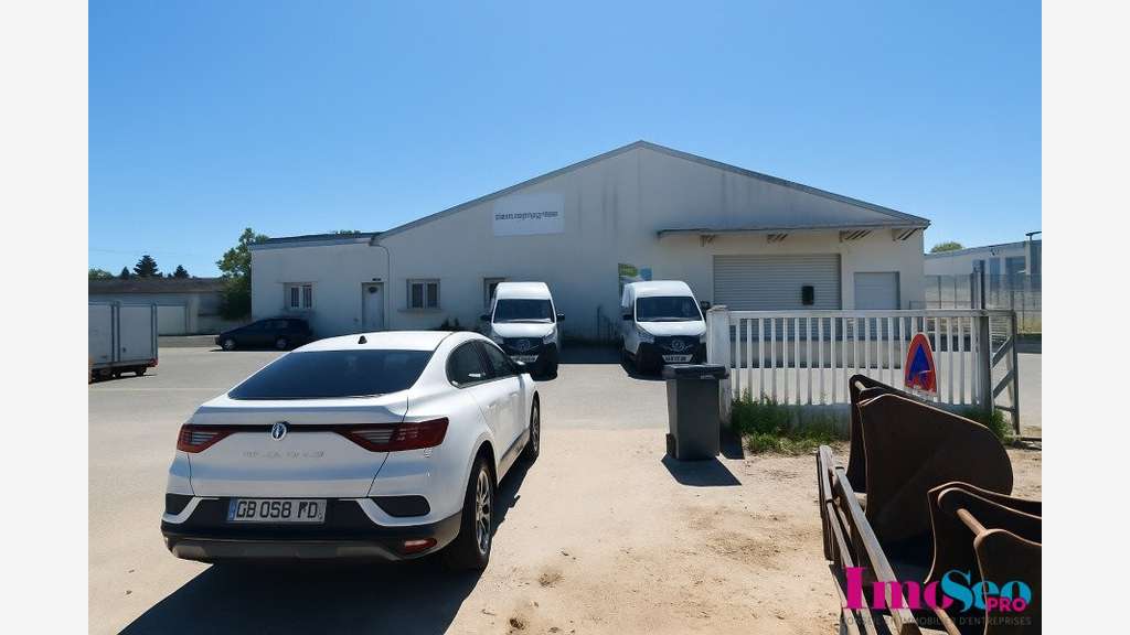 Entrepôt 800m² à vendre Sainte-Eulalie Grand Tour