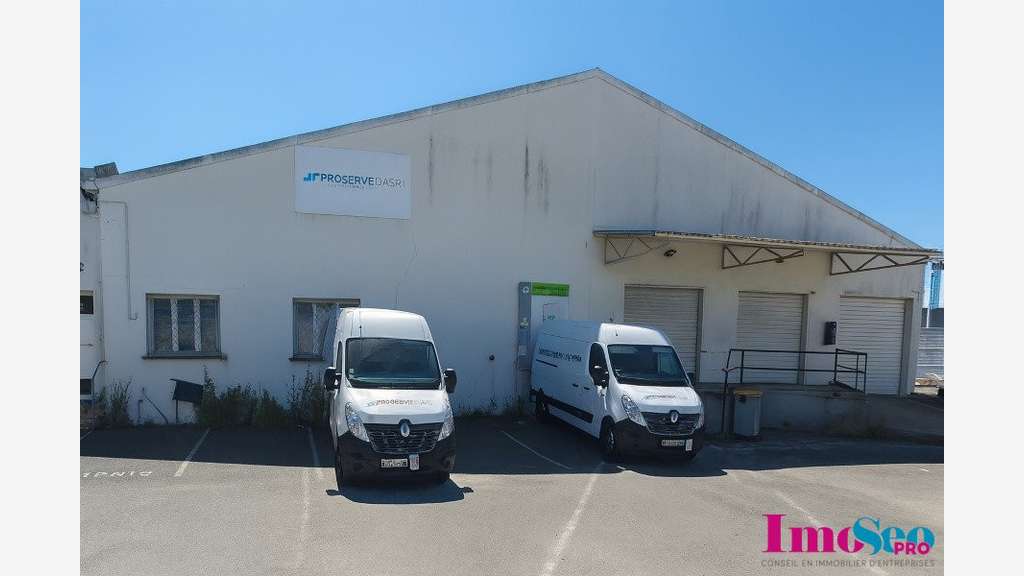 Entrepôt 800m² à vendre Sainte-Eulalie Grand Tour