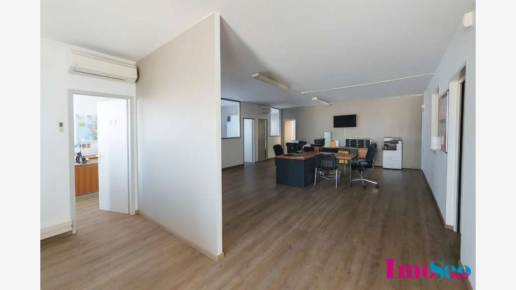 Entrepôt 800m² à vendre Sainte-Eulalie Grand Tour