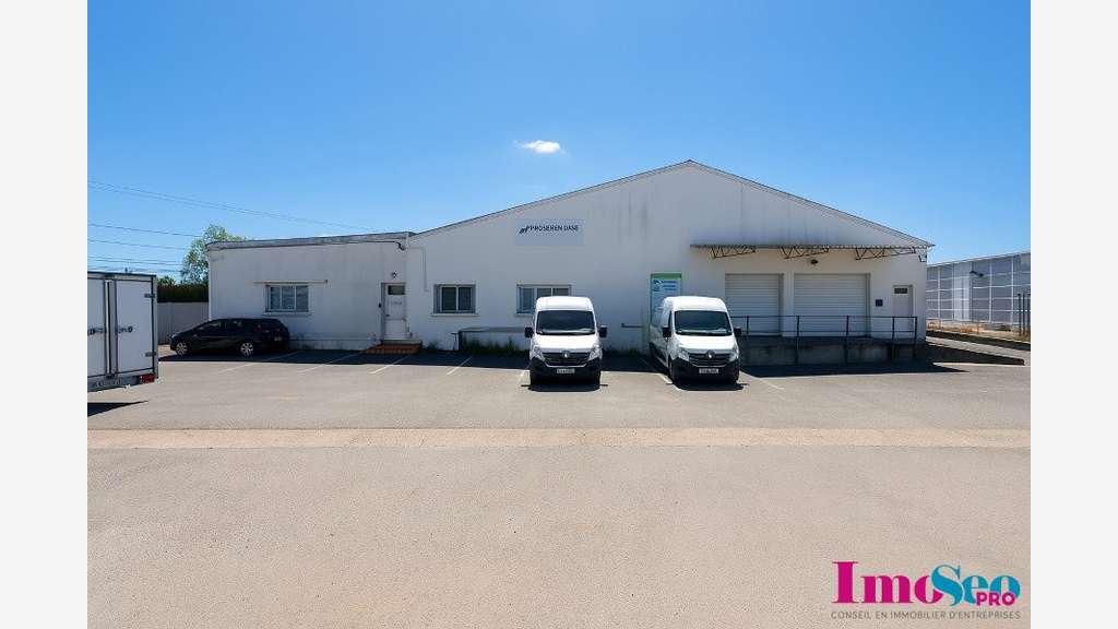 Entrepôt 800m² à vendre Sainte-Eulalie Grand Tour