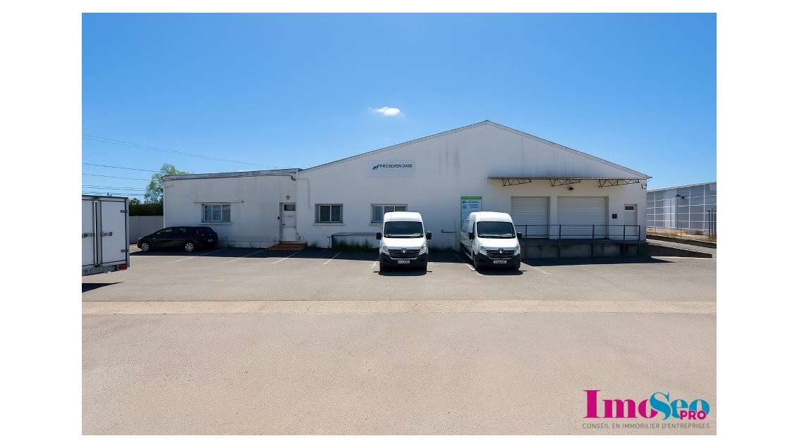 Entrepôt 800m² à vendre Sainte-Eulalie Grand Tour