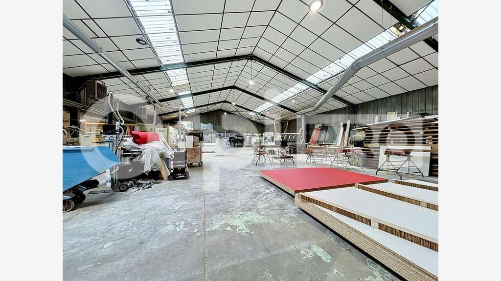 Local industriel 2044m² à vendre Sainte-Geneviève