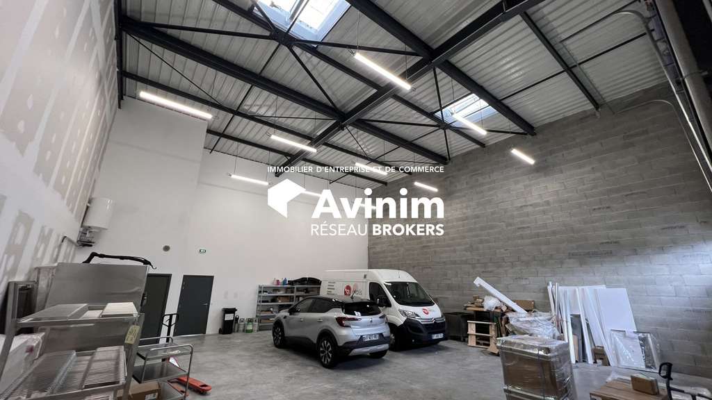 À VENDRE – LOCAL D’ACTIVITÉ DE 351 M² – ALPESPACE 