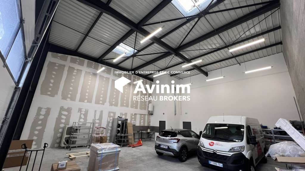 À VENDRE – LOCAL D’ACTIVITÉ DE 351 M² – ALPESPACE 