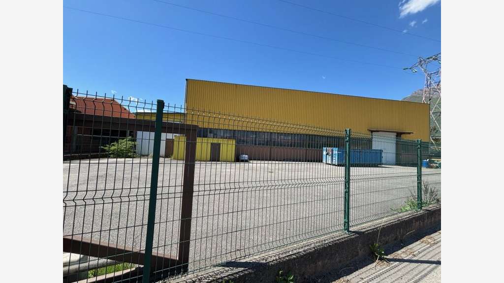 Vente local 645m²ZI de Sainte-Hélène-sur-Isère