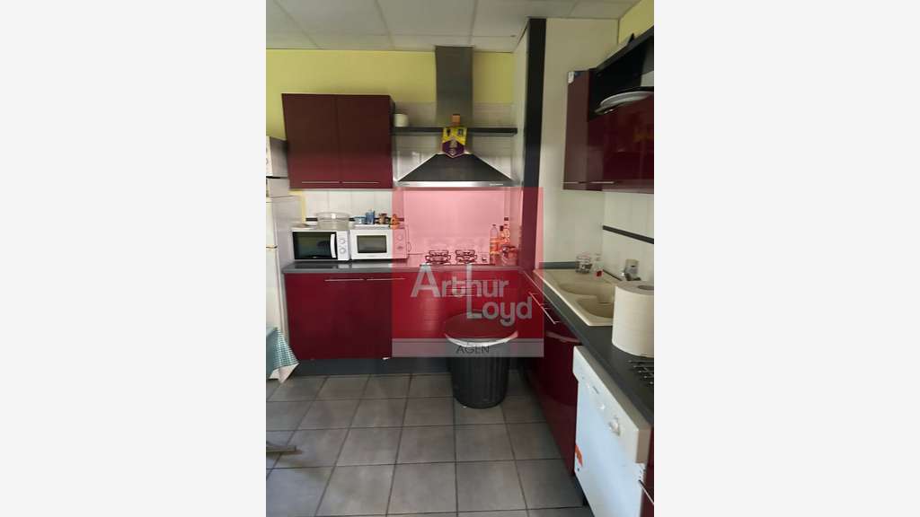Local 2454m² à vendre à Sainte-Livrade-sur-Lot