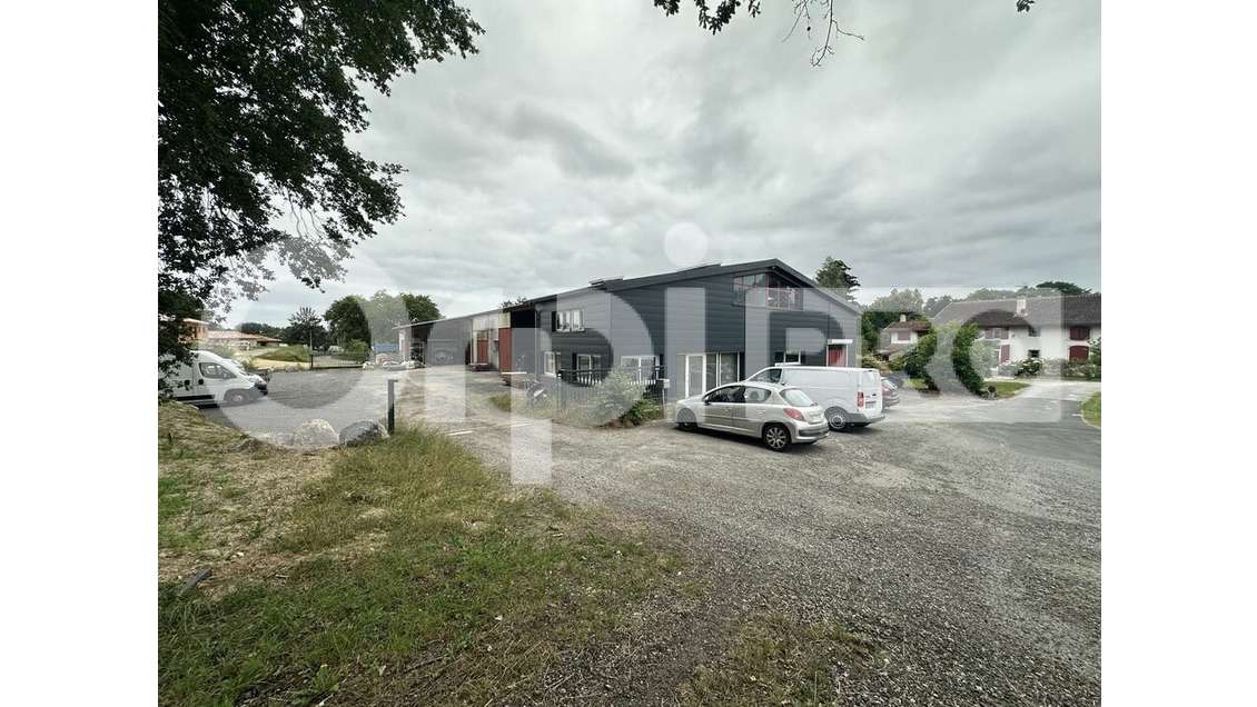 BATIMENT ARTISANAL 766m2 - SAINTE MARIE DE GOSSE