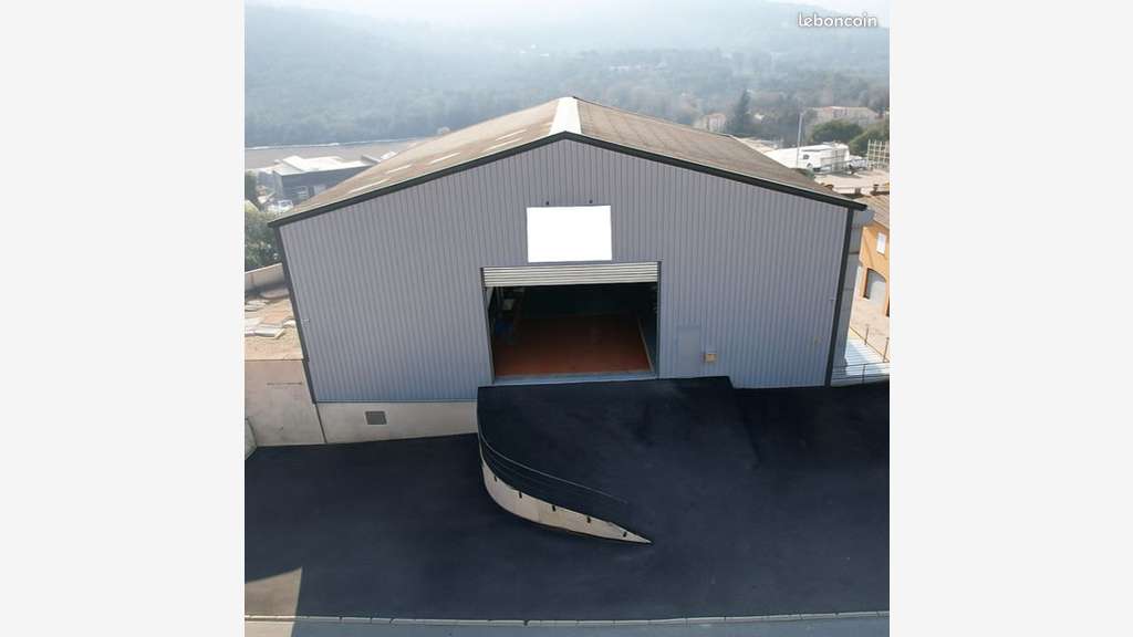 Vente local d'activité 531m² + terrasse Ste Maxime