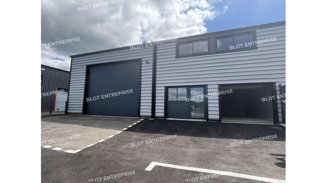 Locaux d'activités 196m² à Sainte-Pazanne